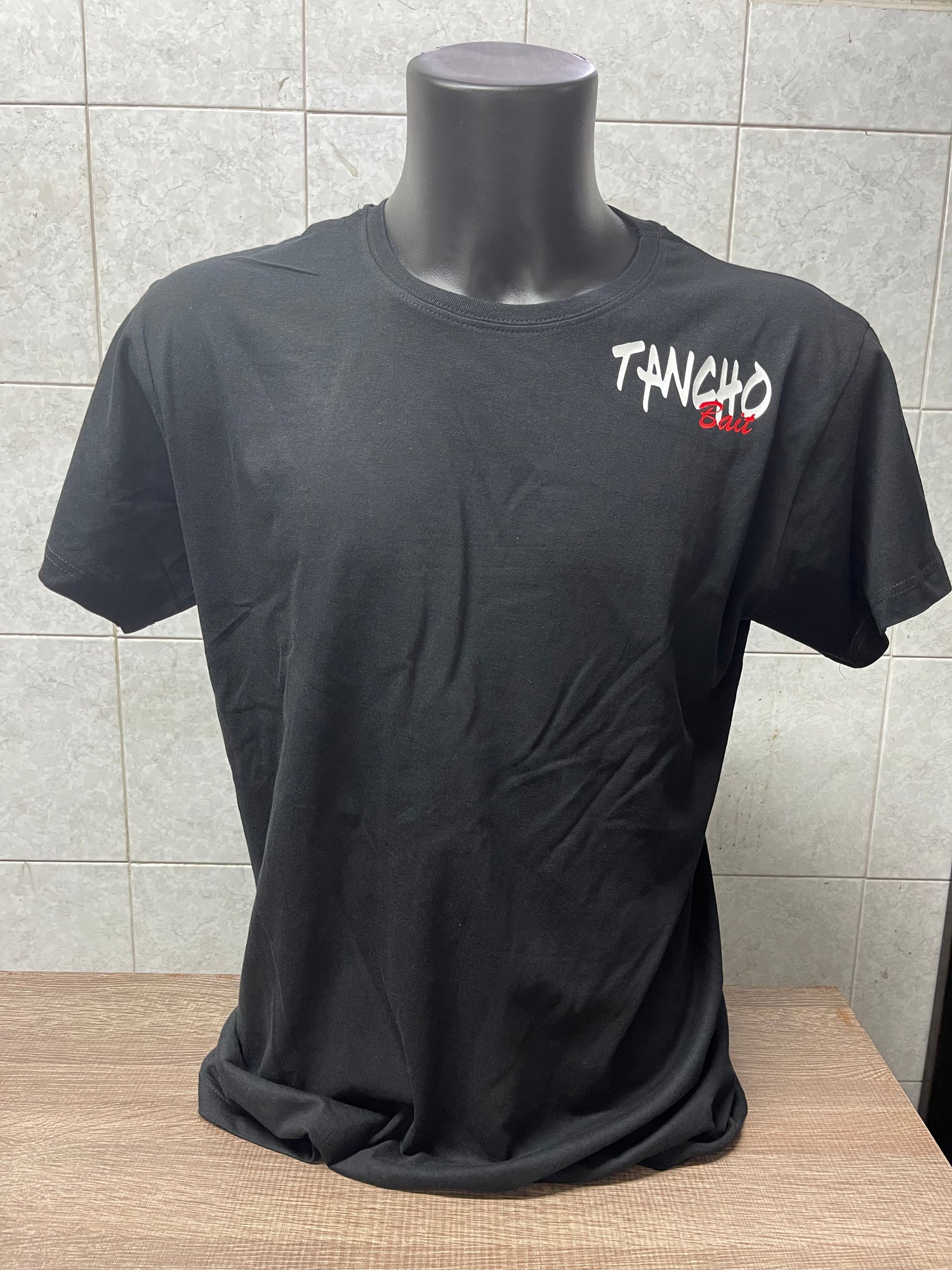 T-Shirt Nera Classic – Abbigliamento da Pesca Tecnico | Tancho Shop