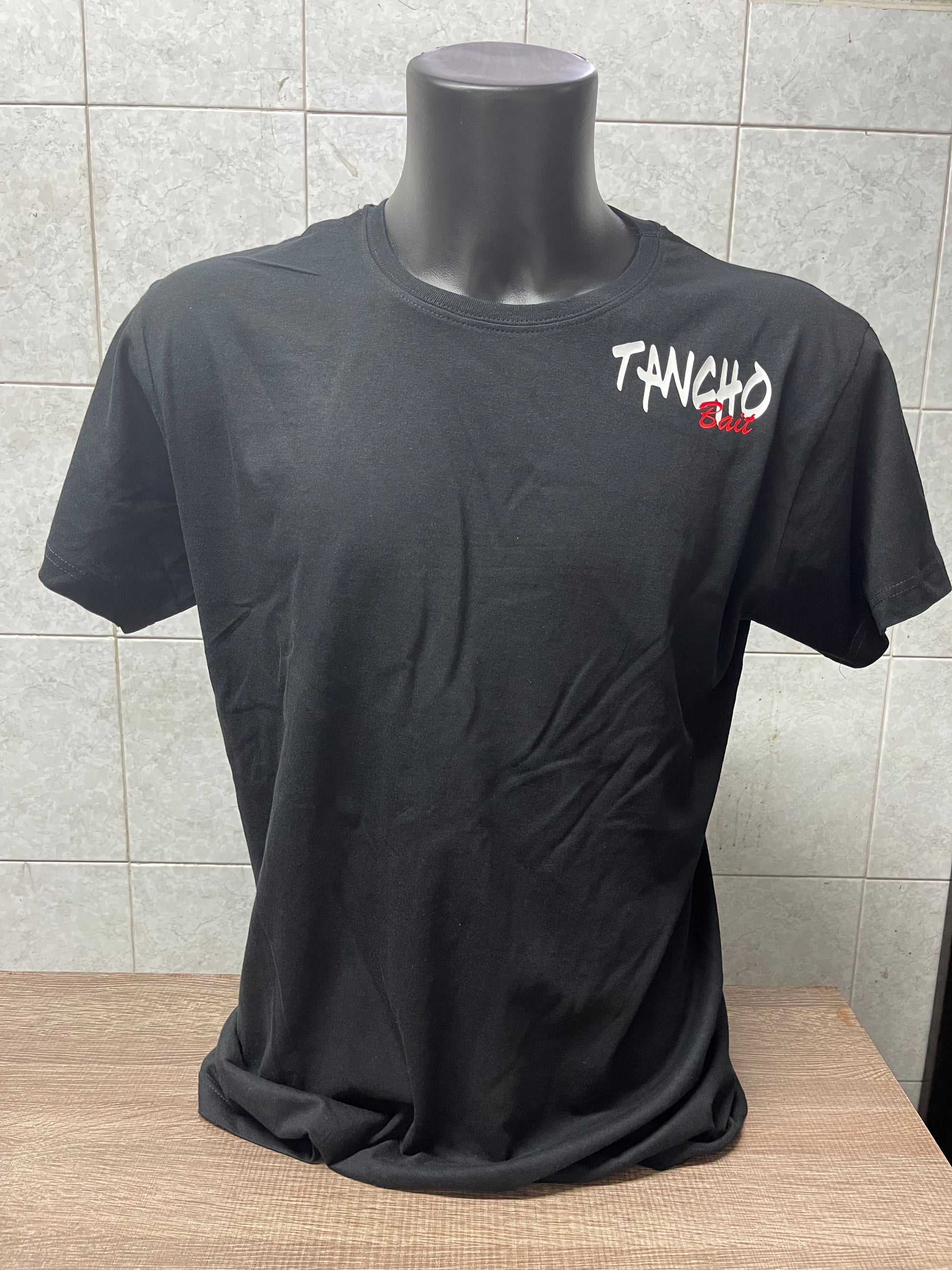 T-Shirt Nera Classic – Abbigliamento da Pesca Tecnico | Tancho Shop